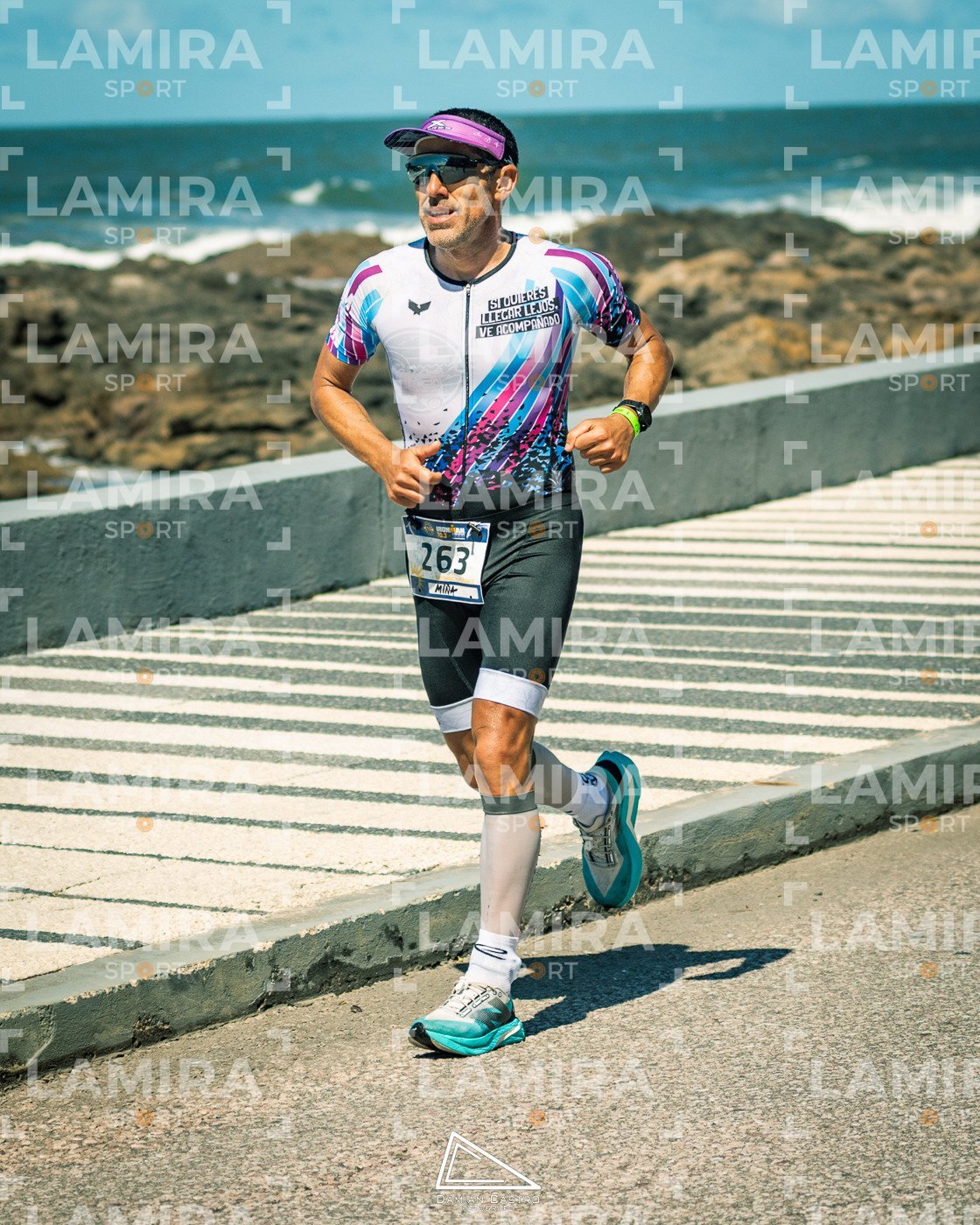 IRONMAN 70.3 - Dorsal 263