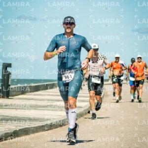 IRONMAN 70.3 - Dorsal 961